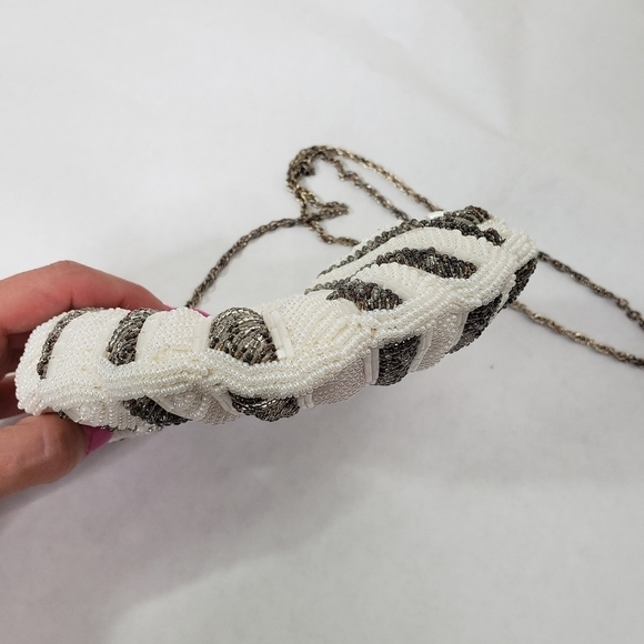 Vintage Walborg beaded clamshell evening bag white silver chain strap - Picture 3 of 7